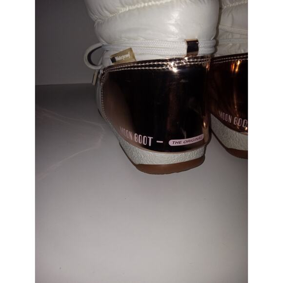Women's The Original Moon Boot White With Rose Gold Tone Hardware Size 7 1/2 - Picture 8 of 11